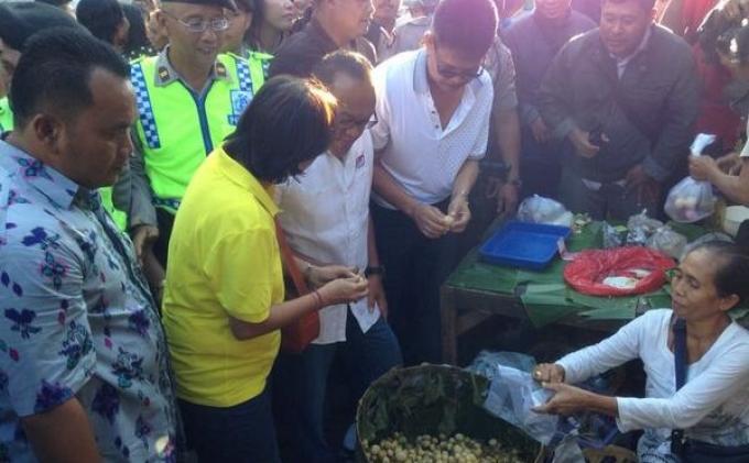 Ical Minum Kopi Susu Obat Peninggi Badan Tiens Di Warung Pasar