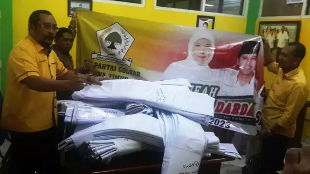 Golkar Menyebarkan 13 Ribu Spanduk Dukung Khofifah - Emil